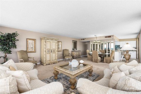 Condo in Daytona Beach Shores, Florida, 2 bedrooms  № 1679219 - photo 6