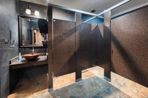 Commercial property in Davie, Florida № 1971484 - photo 11