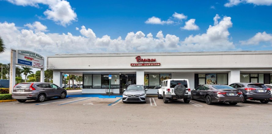 Commercial property in Davie, Florida № 1971484