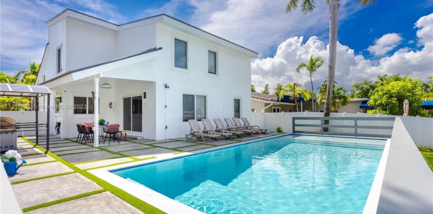 Villa ou maison à Hollywood, Floride 5 chambres, 219.06 m2 № 1863848