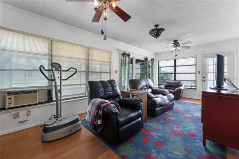 House in Orlando, Florida 2 bedrooms, 142.6 sq.m. № 1615194 - photo 18