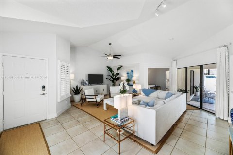 Снять в аренду виллу или дом в Джуно-Бич, Флорида 3 спальни, 154.68м2, № 1968844 - фото 5