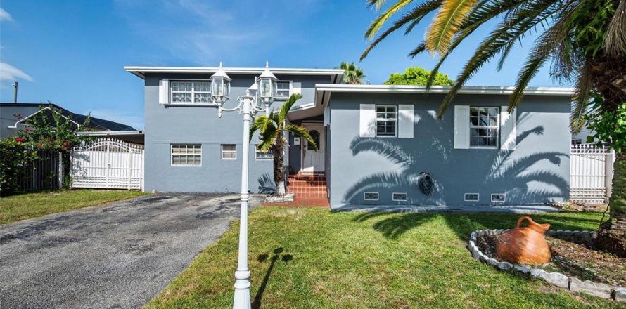 Casa en Miami, Florida 4 dormitorios, 131.46 m2 № 1876824