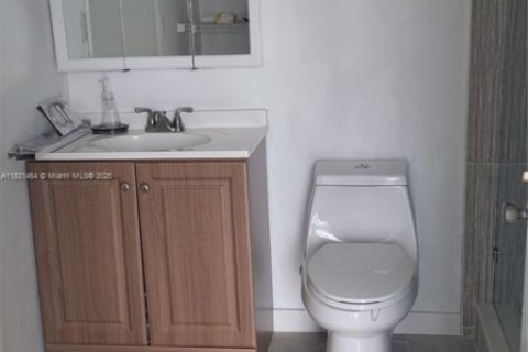 Снять в аренду квартиру в Майами, Флорида 2 спальни, 78.97м2, № 1809791 - фото 7