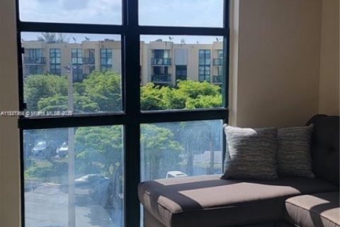 Снять в аренду квартиру в Майами, Флорида 2 спальни, 78.97м2, № 1809791 - фото 6