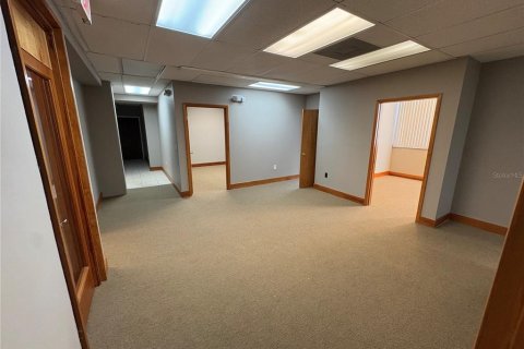 Propiedad comercial en alquiler en Winter Haven, Florida, 464.51 m2 № 1895215 - foto 3
