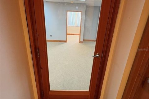 Propiedad comercial en alquiler en Winter Haven, Florida, 464.51 m2 № 1895215 - foto 2