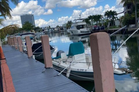 Condo in North Miami Beach, Florida, 1 bedroom  № 1695865 - photo 13