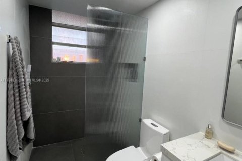 Condo in North Miami Beach, Florida, 1 bedroom  № 1695865 - photo 9