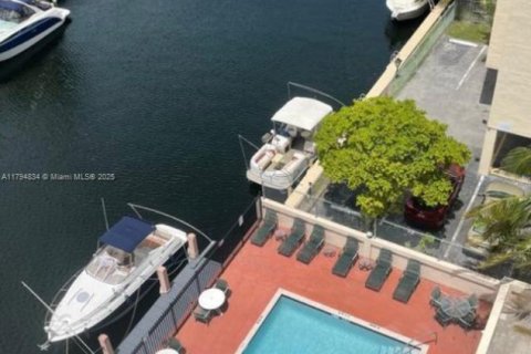 Condo in North Miami Beach, Florida, 1 bedroom  № 1695865 - photo 12