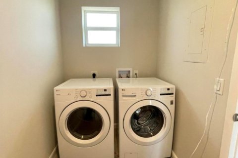 Condominio en alquiler en Fort Pierce, Florida, 2 dormitorios, 74.32 m2 № 1226839 - foto 1