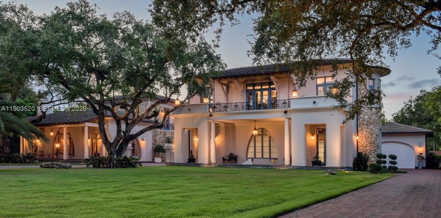 Casa en Pinecrest, Florida 8 dormitorios, 1116.96 m2 № 2053603