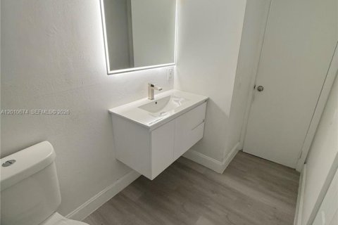 Condominio en venta en Miami, Florida, 1 dormitorio, 78.22 m2 № 2091024 - foto 13