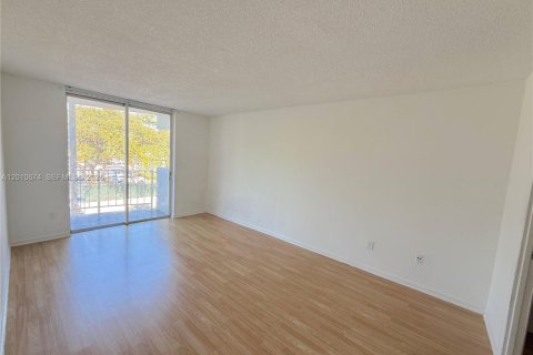 Condominio en venta en Miami, Florida, 1 dormitorio, 78.22 m2 № 2091024 - foto 16
