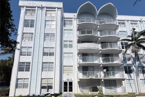 Condominio en Miami, Florida, 1 dormitorio  № 2091024