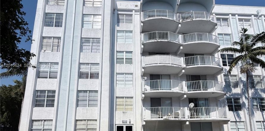 Condominio en Miami, Florida, 1 dormitorio № 2091024
