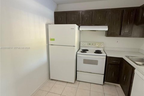 Condominio en venta en Miami, Florida, 1 dormitorio, 78.22 m2 № 2091024 - foto 10