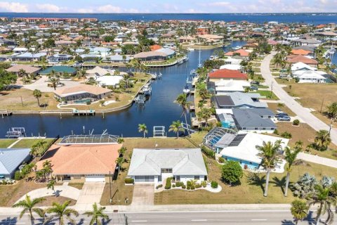 House in Punta Gorda, Florida 2 bedrooms, 147.16 sq.m. № 1582127 - photo 29