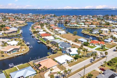 House in Punta Gorda, Florida 2 bedrooms, 147.16 sq.m. № 1582127 - photo 28