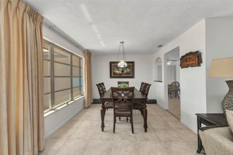 House in Punta Gorda, Florida 2 bedrooms, 147.16 sq.m. № 1582127 - photo 8