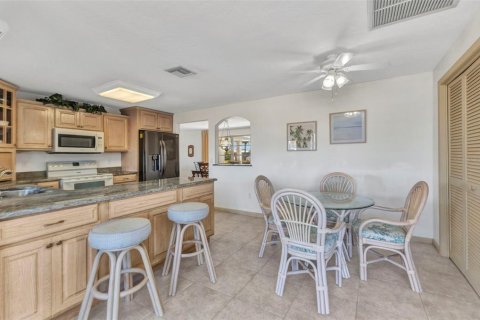 House in Punta Gorda, Florida 2 bedrooms, 147.16 sq.m. № 1582127 - photo 10