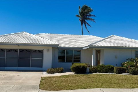 House in Punta Gorda, Florida 2 bedrooms, 147.16 sq.m. № 1582127 - photo 1