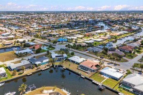 House in Punta Gorda, Florida 2 bedrooms, 147.16 sq.m. № 1582127 - photo 22