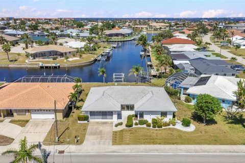 House in Punta Gorda, Florida 2 bedrooms, 147.16 sq.m. № 1582127 - photo 30