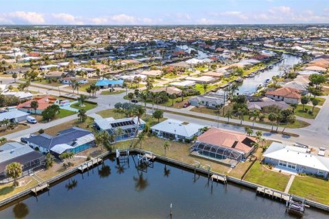 House in Punta Gorda, Florida 2 bedrooms, 147.16 sq.m. № 1582127 - photo 21