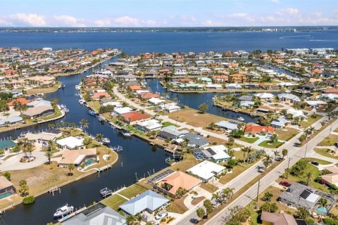 House in Punta Gorda, Florida 2 bedrooms, 147.16 sq.m. № 1582127 - photo 27