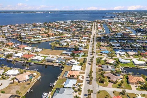 House in Punta Gorda, Florida 2 bedrooms, 147.16 sq.m. № 1582127 - photo 25