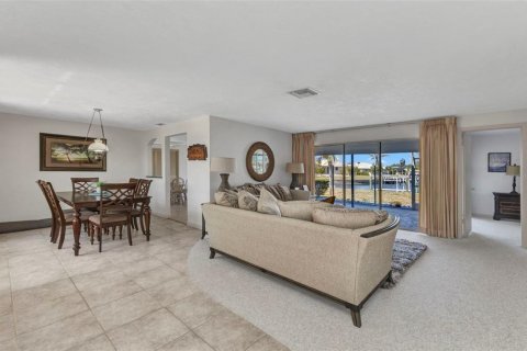 House in Punta Gorda, Florida 2 bedrooms, 147.16 sq.m. № 1582127 - photo 4