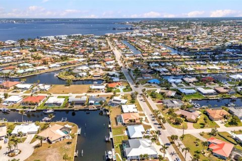 House in Punta Gorda, Florida 2 bedrooms, 147.16 sq.m. № 1582127 - photo 24