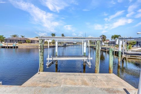 House in Punta Gorda, Florida 2 bedrooms, 147.16 sq.m. № 1582127 - photo 14