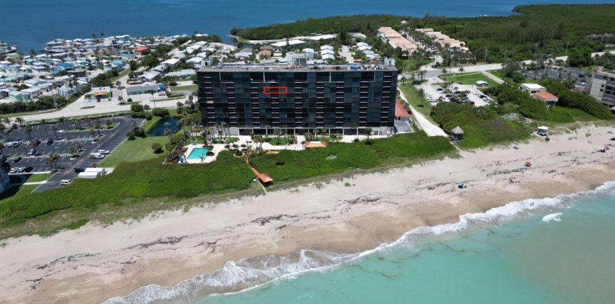 Condo in Jensen Beach, Florida, 2 bedrooms № 1188435