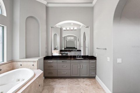 House in Orlando, Florida 4 bedrooms, 388.15 sq.m. № 2219543 - photo 30