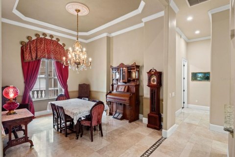 House in Orlando, Florida 4 bedrooms, 388.15 sq.m. № 2219543 - photo 5