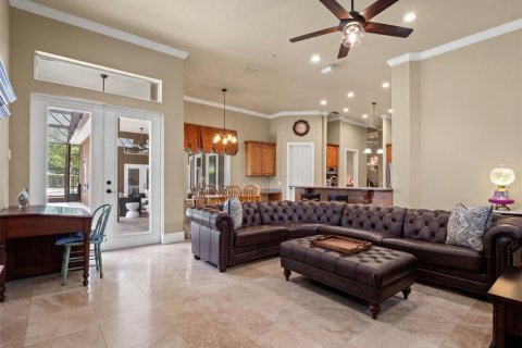 House in Orlando, Florida 4 bedrooms, 388.15 sq.m. № 2219543 - photo 24