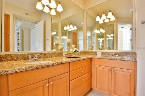Condo in University Park, Florida, 2 bedrooms № 2097080 - photo 19