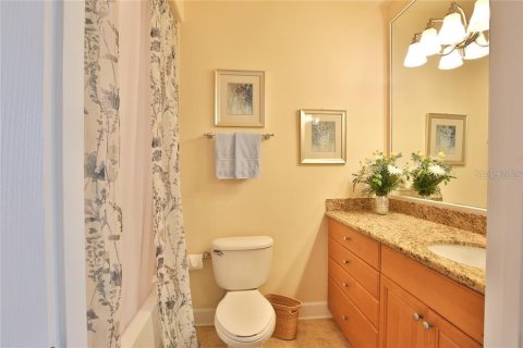 Condo in University Park, Florida, 2 bedrooms № 2097080 - photo 20