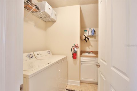 Condo in University Park, Florida, 2 bedrooms № 2097080 - photo 17