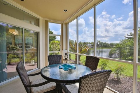 Condo in University Park, Florida, 2 bedrooms № 2097080 - photo 12