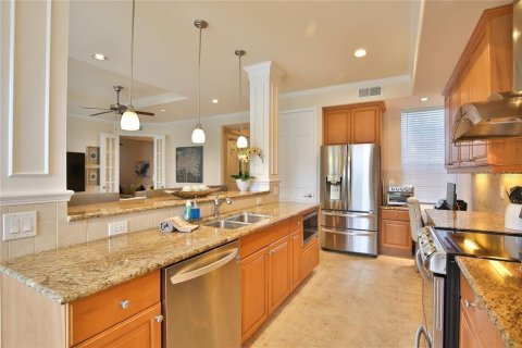 Condo in University Park, Florida, 2 bedrooms № 2097080 - photo 13