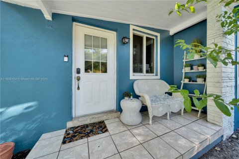 House in Miami, Florida 3 bedrooms, 104.05 sq.m. № 2037676 - photo 5