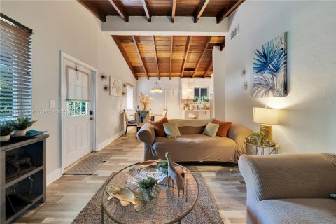 House in Miami, Florida 3 bedrooms, 104.05 sq.m. № 2037676 - photo 9