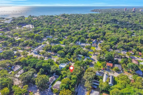 House in Miami, Florida 3 bedrooms, 104.05 sq.m. № 2037676 - photo 26