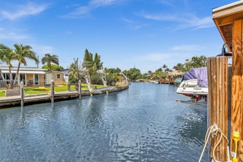 House in Dania Beach, Florida 2 bedrooms, 147.62 sq.m. № 1711414 - photo 3