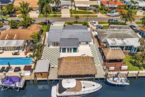 House in Dania Beach, Florida 2 bedrooms, 147.62 sq.m. № 1711414 - photo 1