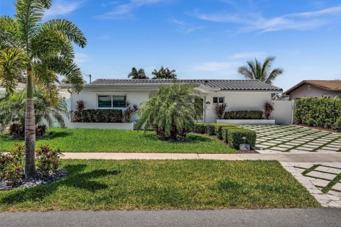 House in Dania Beach, Florida 2 bedrooms, 147.62 sq.m. № 1711414 - photo 6