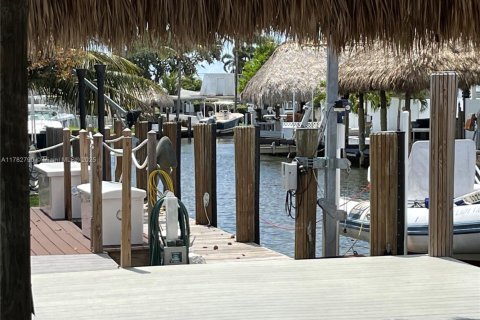 House in Dania Beach, Florida 2 bedrooms, 147.62 sq.m. № 1711414 - photo 4